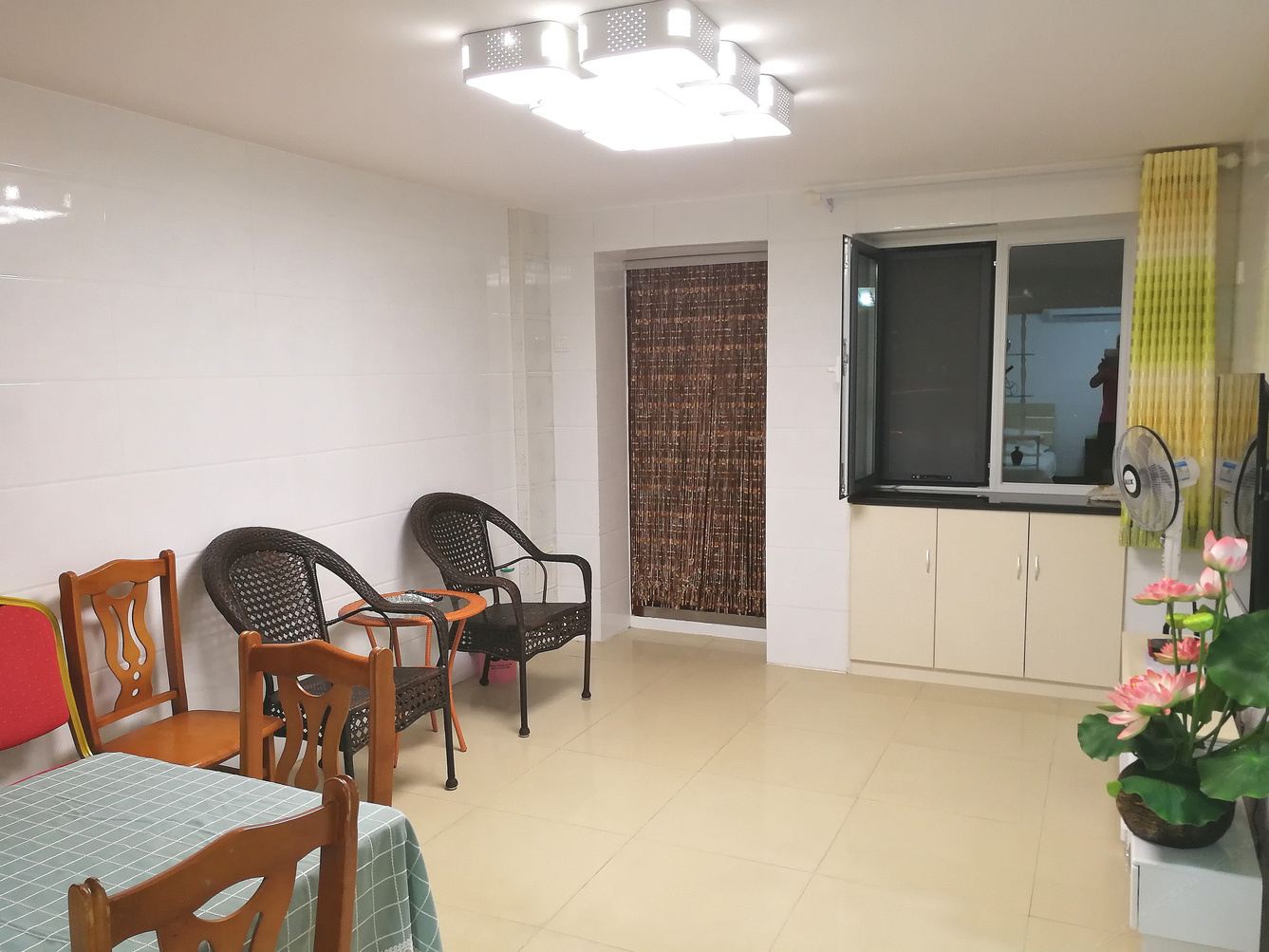 精装一室一厅套房