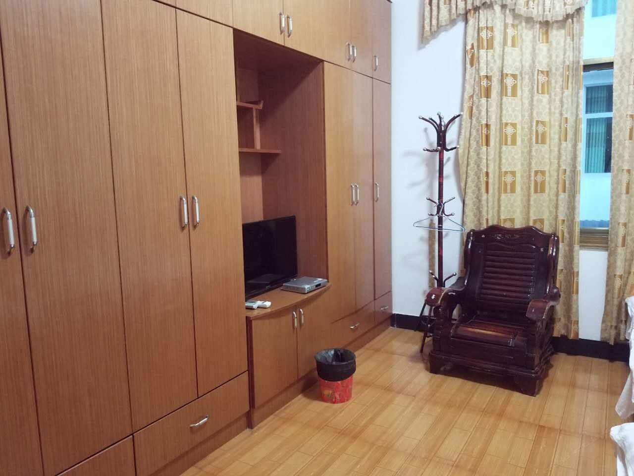 大床房(无窗)