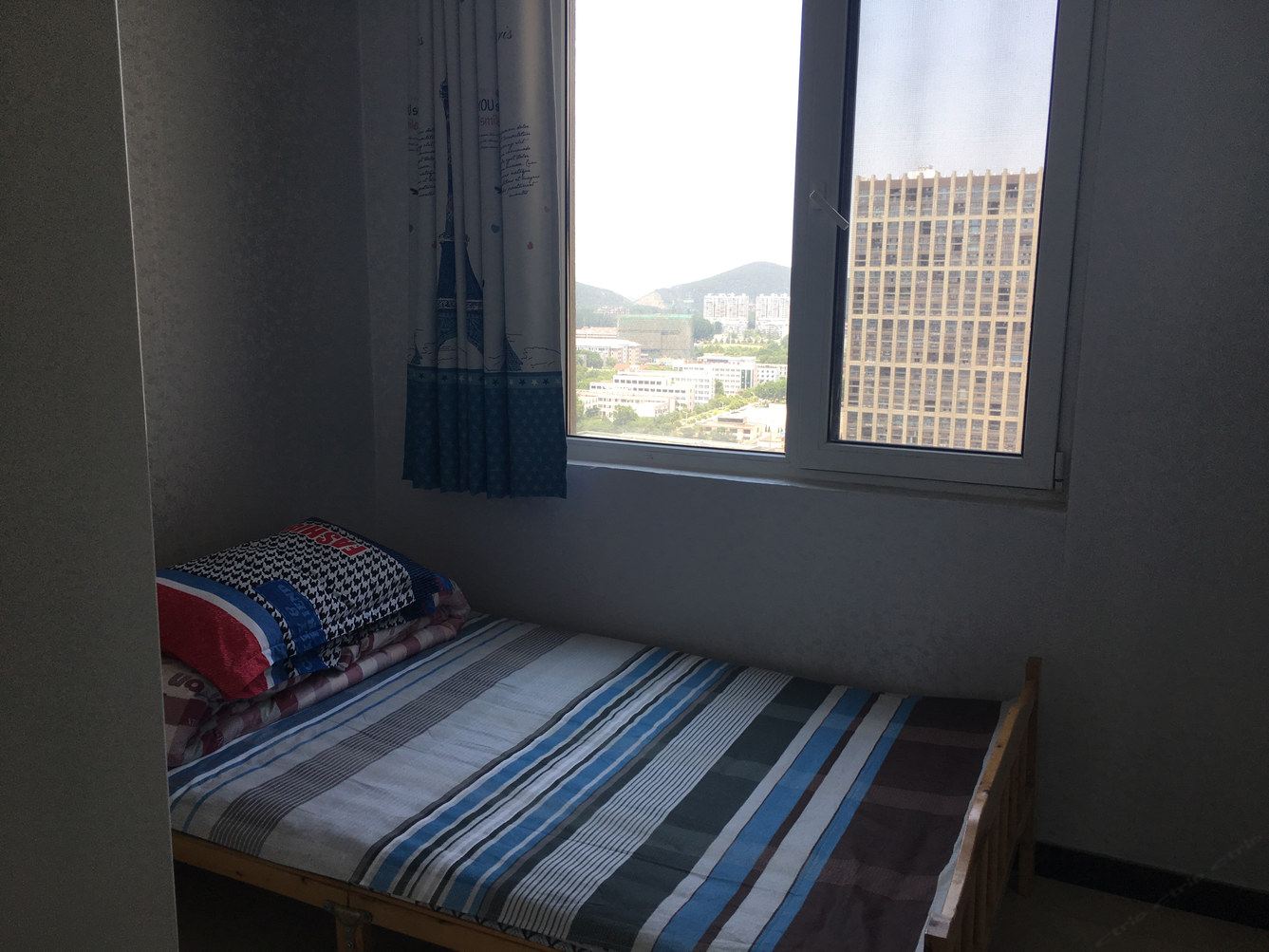 河景三室一厅套房