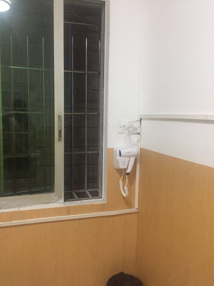 一室大床房(无窗)