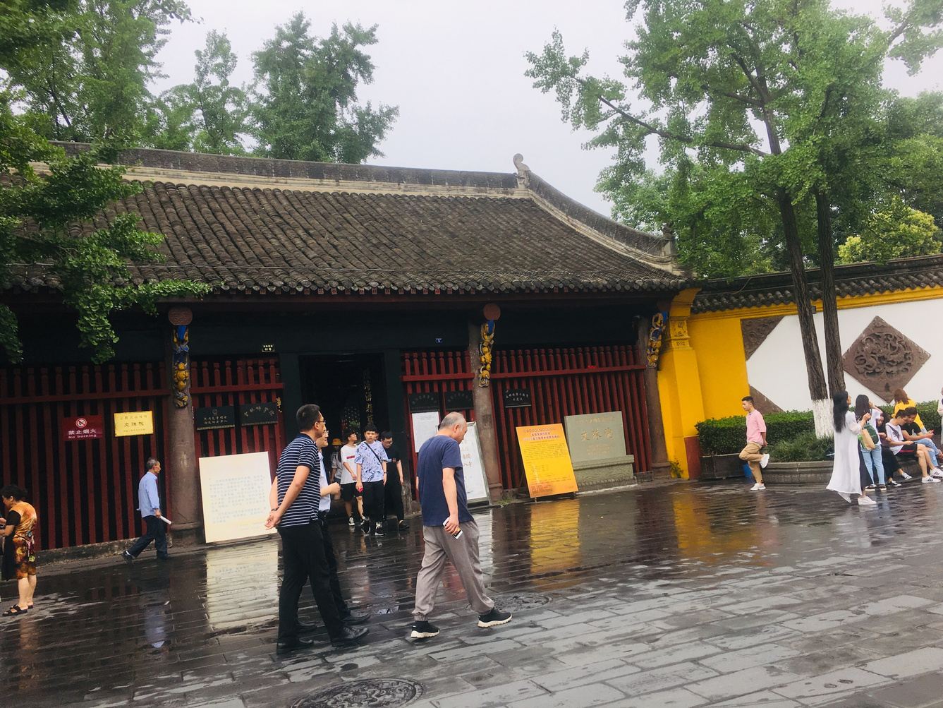 成都老实巴交的小青年公寓