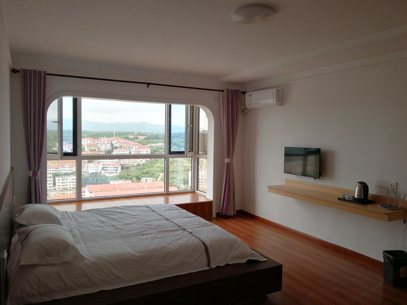 榻榻米一室大床房