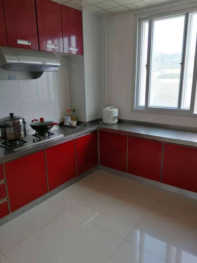 蓝天三室二厅套房