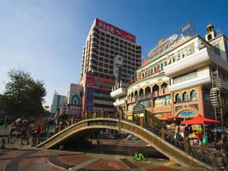 新疆旅游跟團(tuán)多少錢_新疆旅游花費(fèi)一般多少_新疆自由游價(jià)格多少