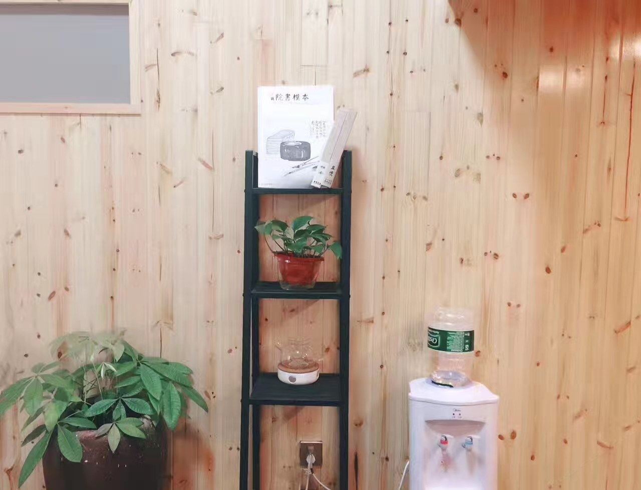 一室一厅套房(无窗)