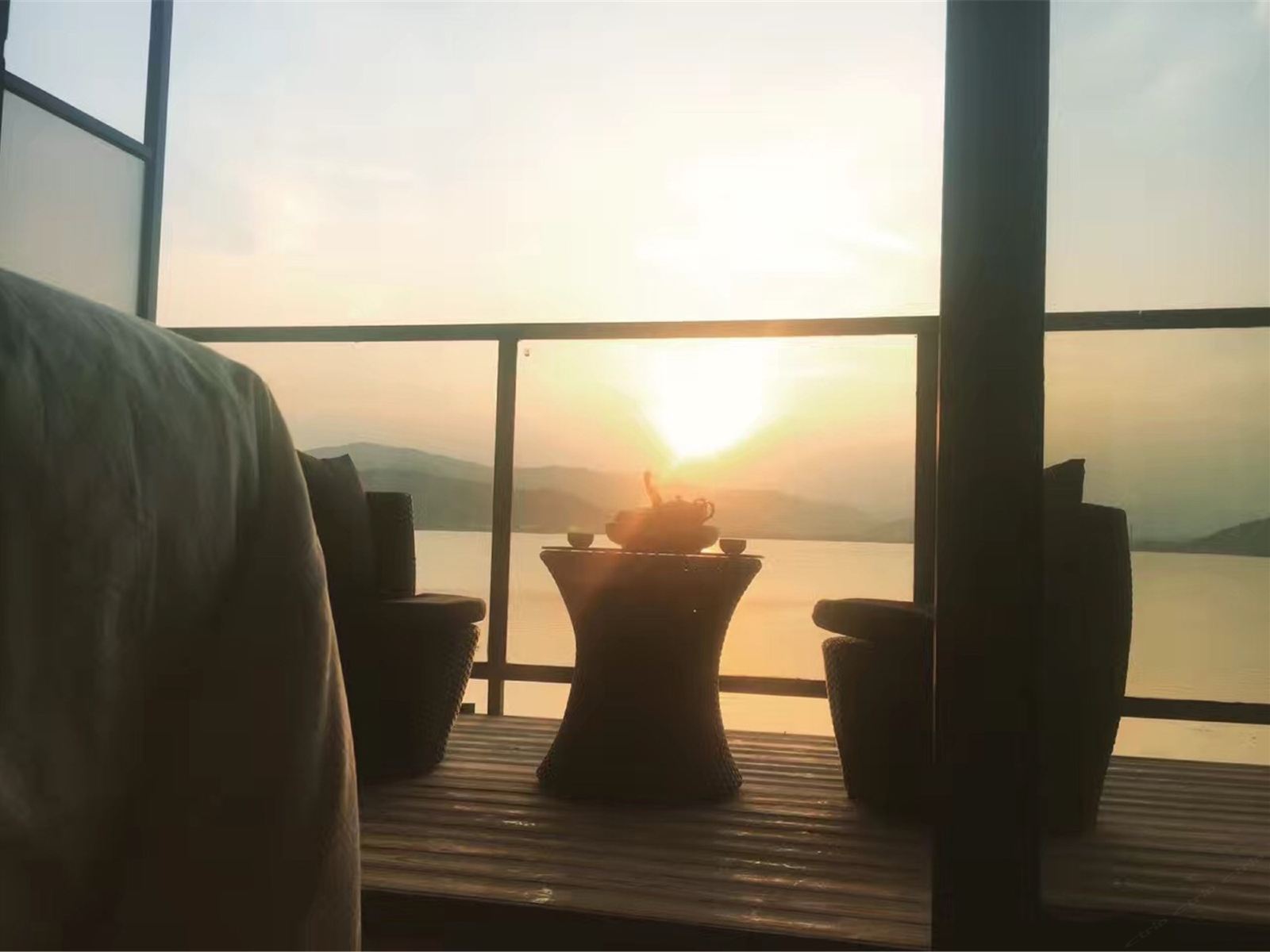 湖景大床房
