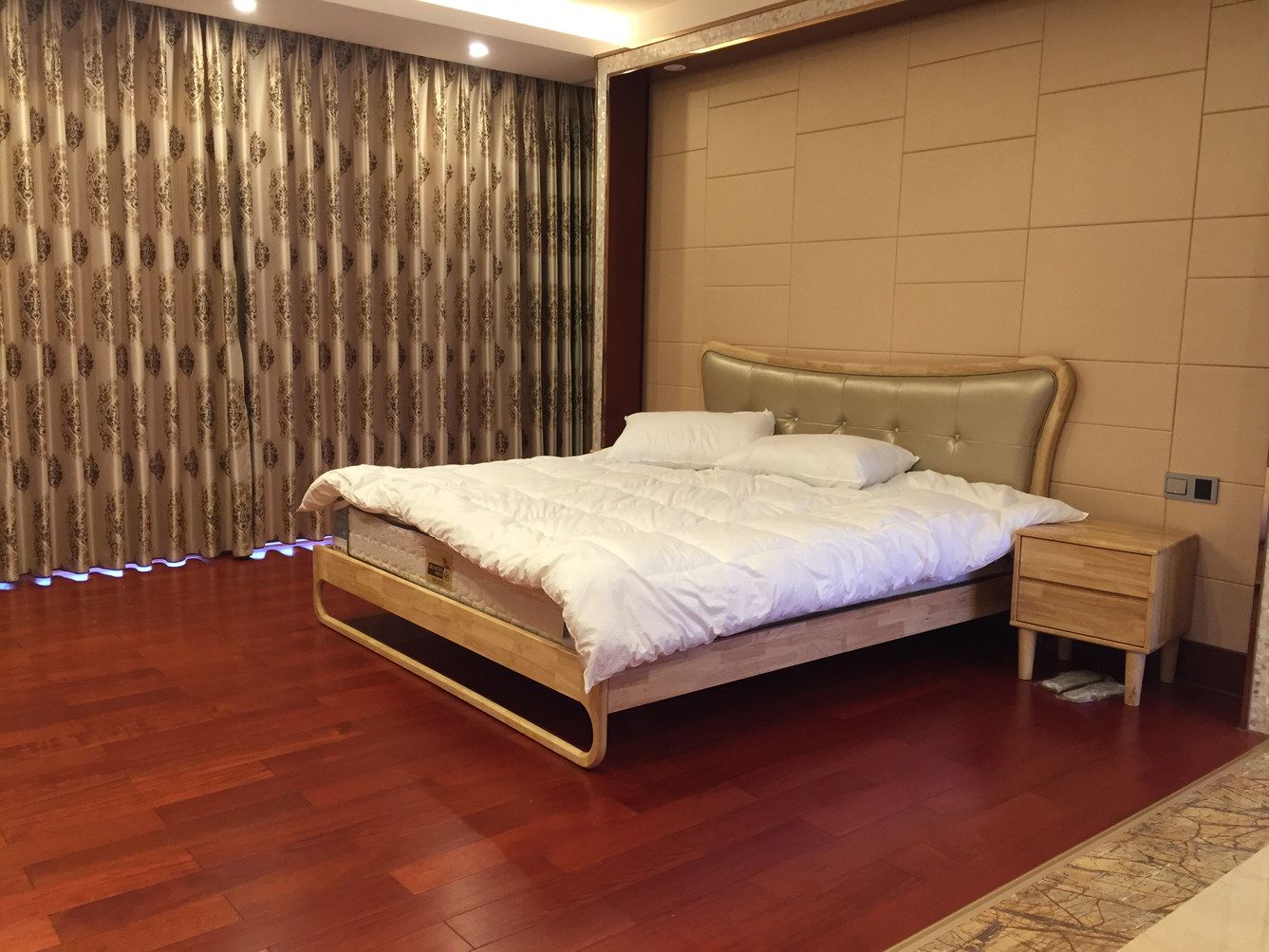 豪华四室二厅套房
