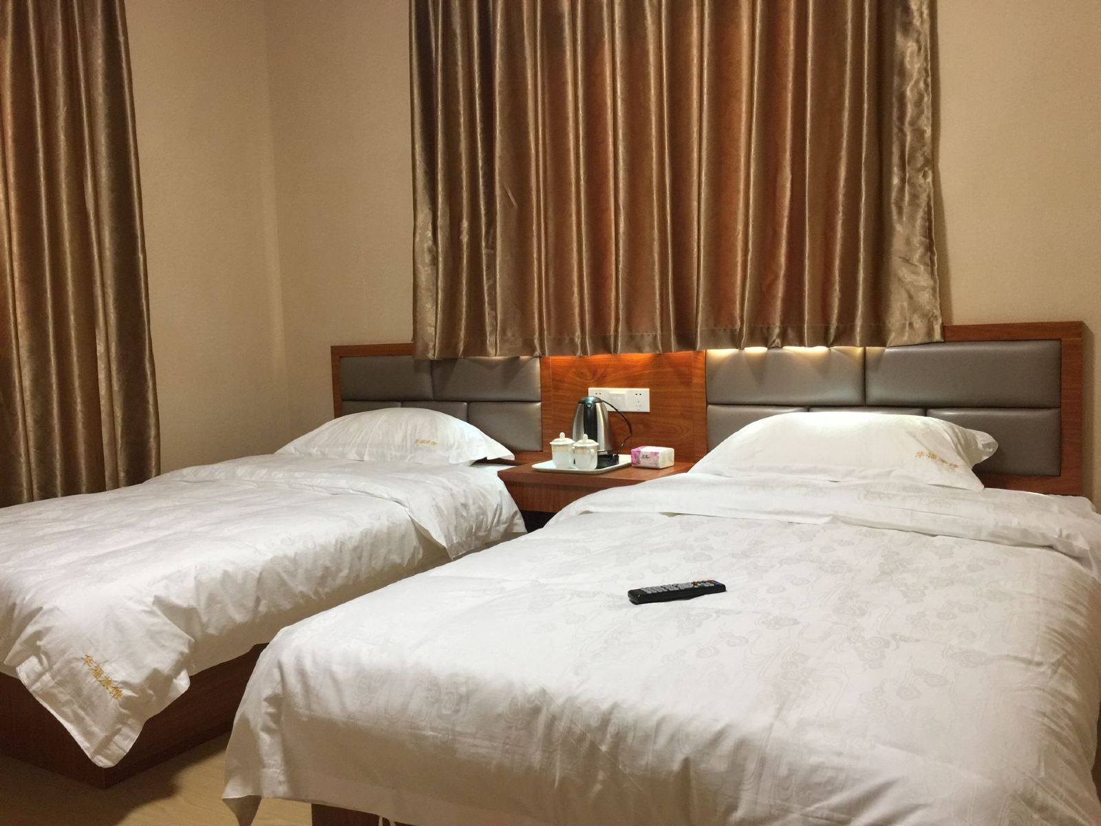 标准双床房