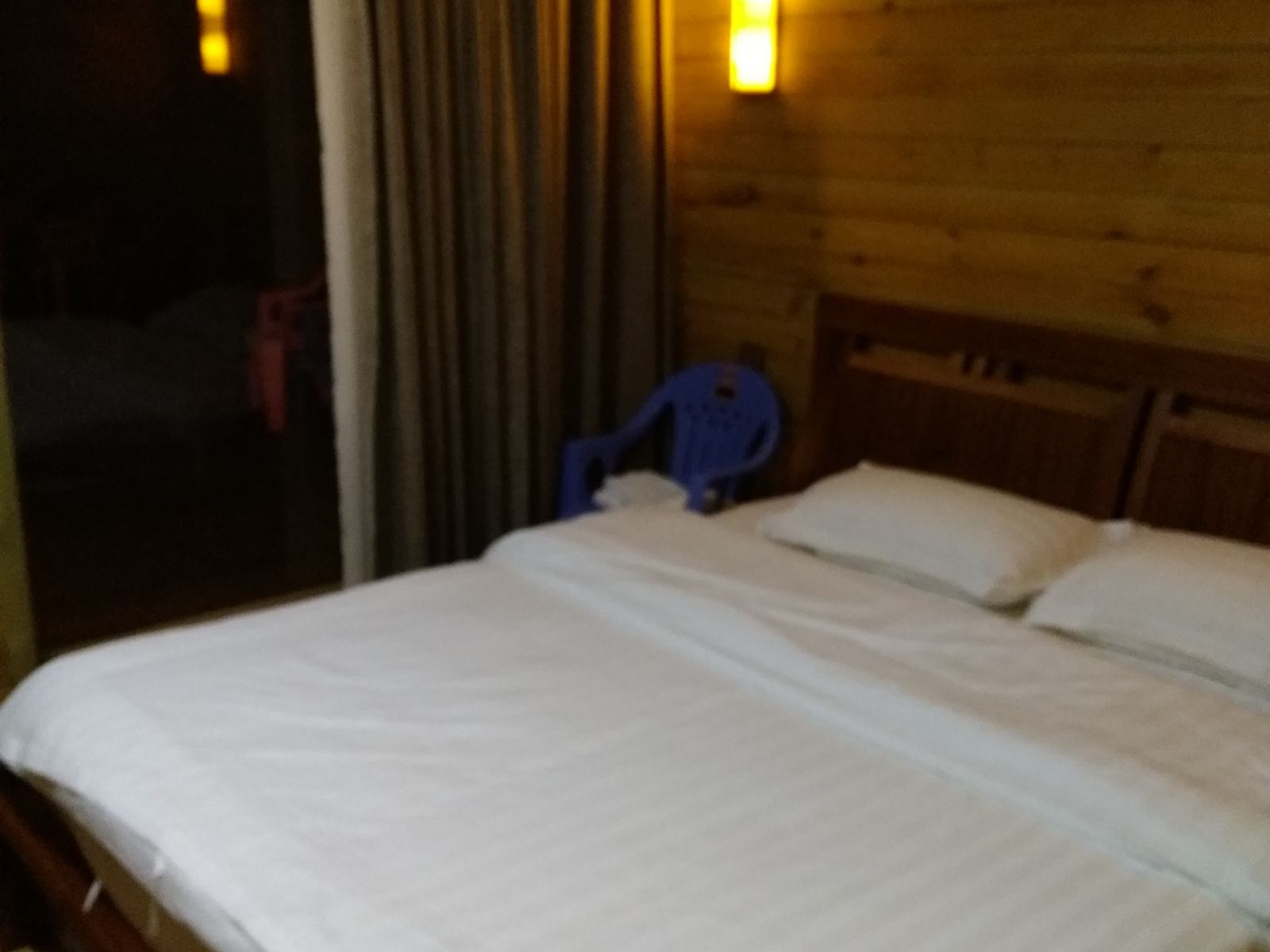 池畔木屋