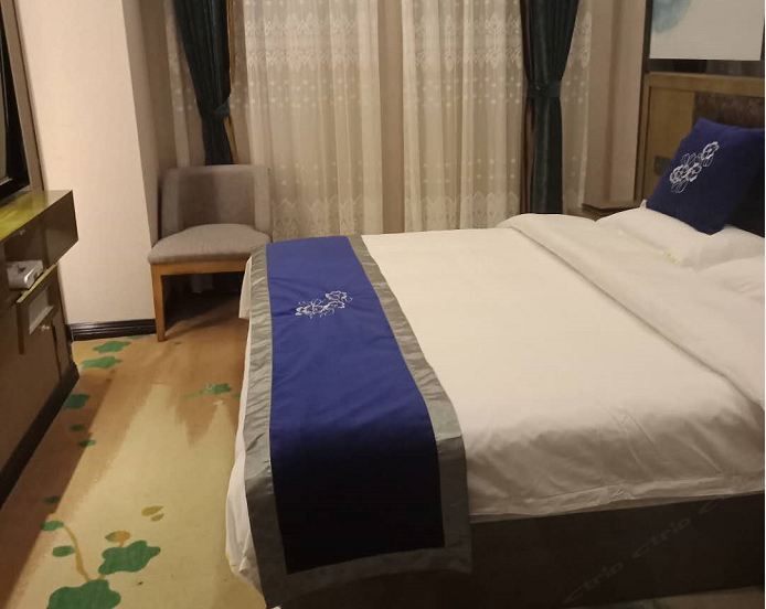 豪华阳光大床房