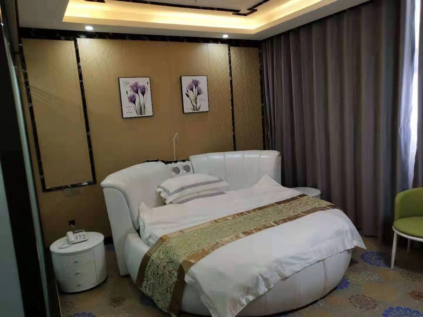 豪华圆床房