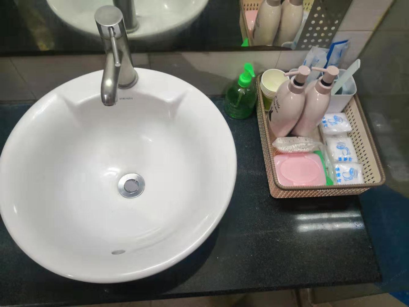花园一室二床房