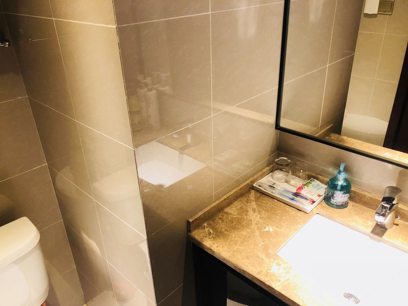 精装一室大床房