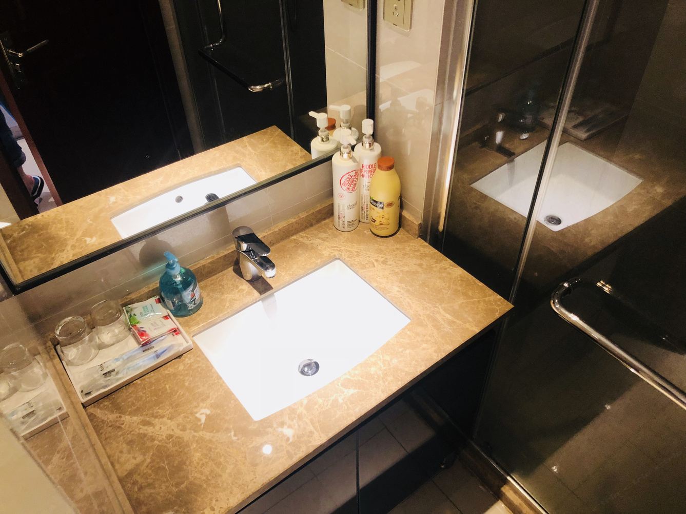 精装一室大床房