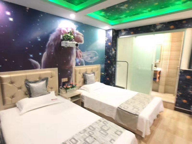 星空梦幻投影双床房
