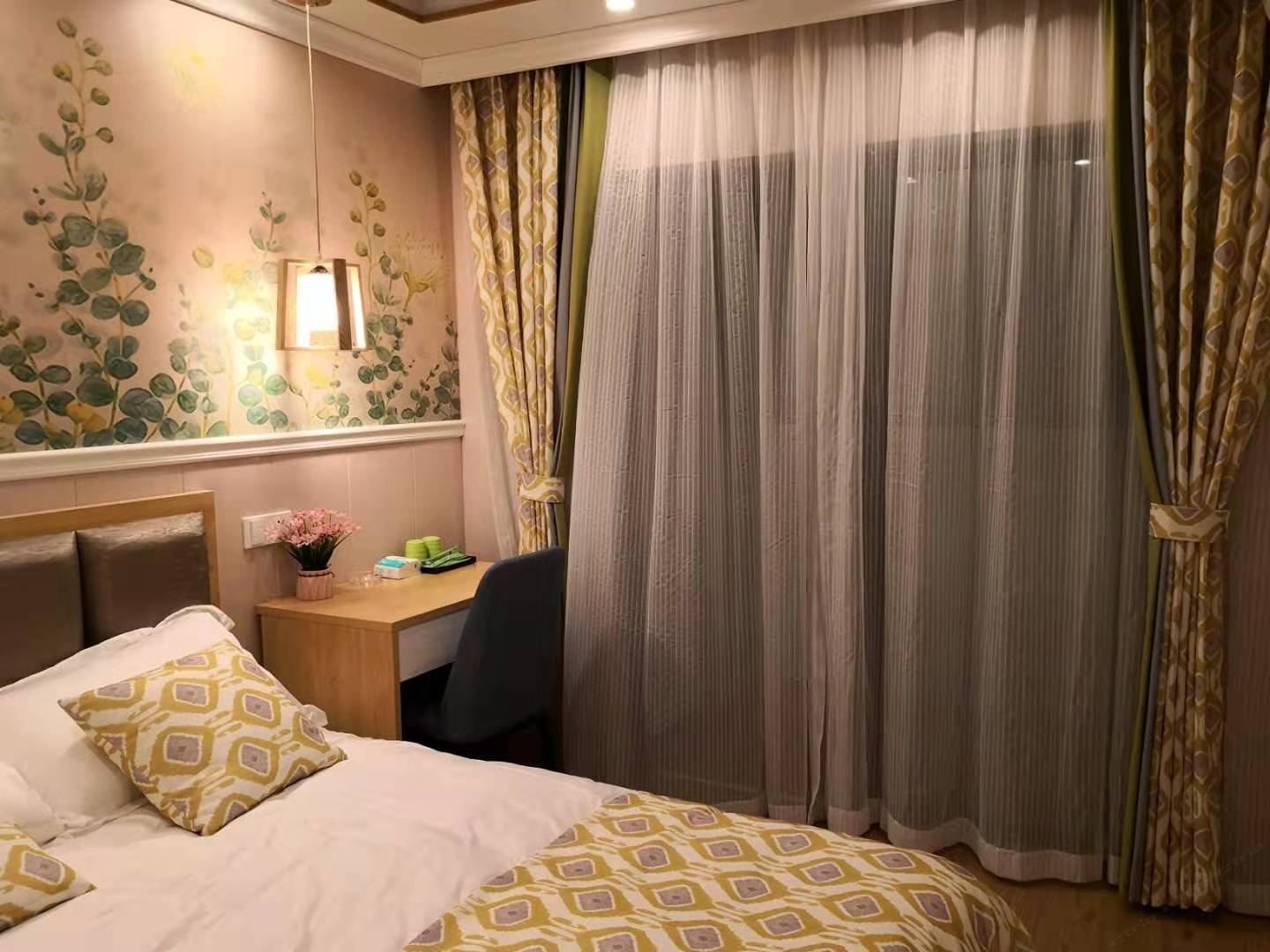豪华舒适大床房