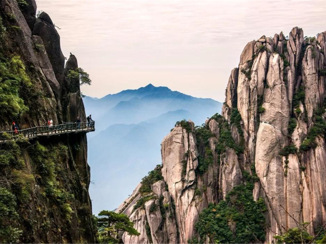 玉光亭,曹国舅悟道天聋地哑,白头偕老,步云桥);玉京峰景区(登三清山