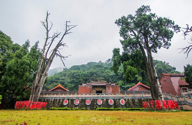 山野多灵秀之景,梅州灵光寺便是其中一处.