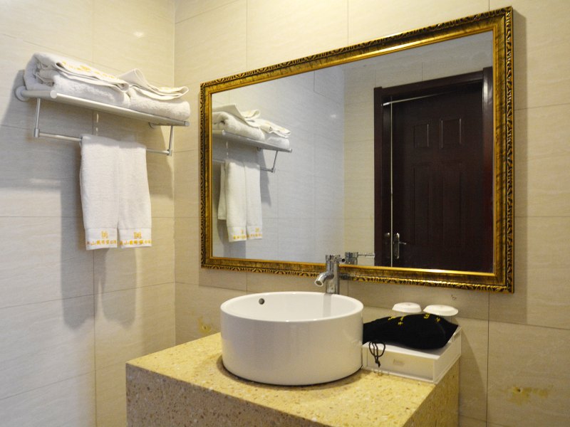 hotelPic