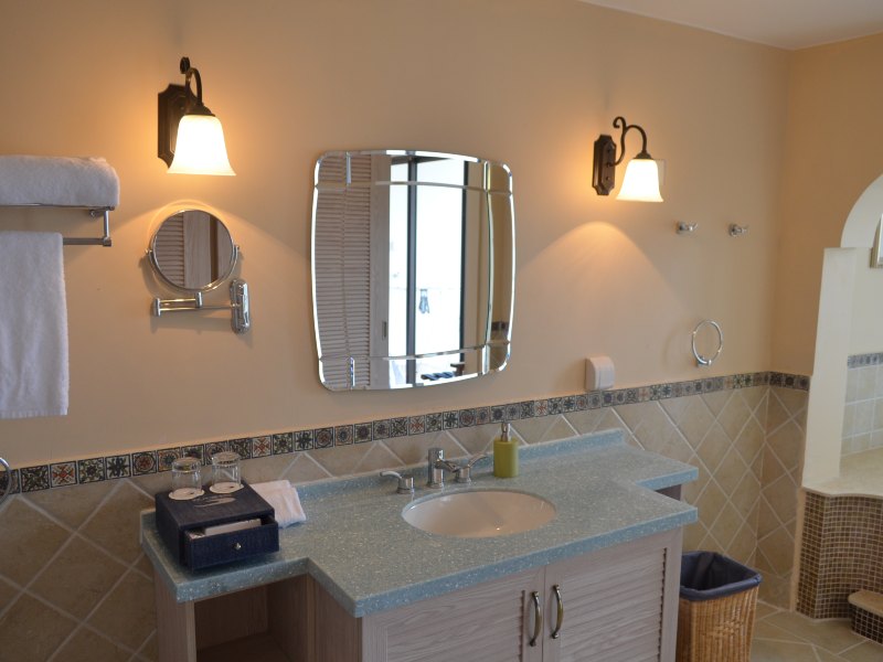 hotelPic
