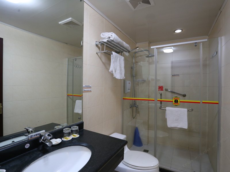 hotelPic