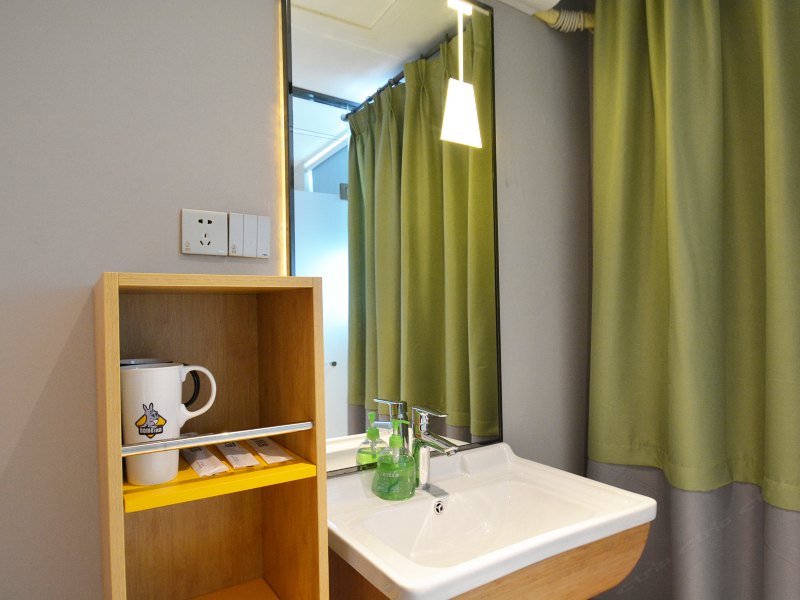 hotelPic