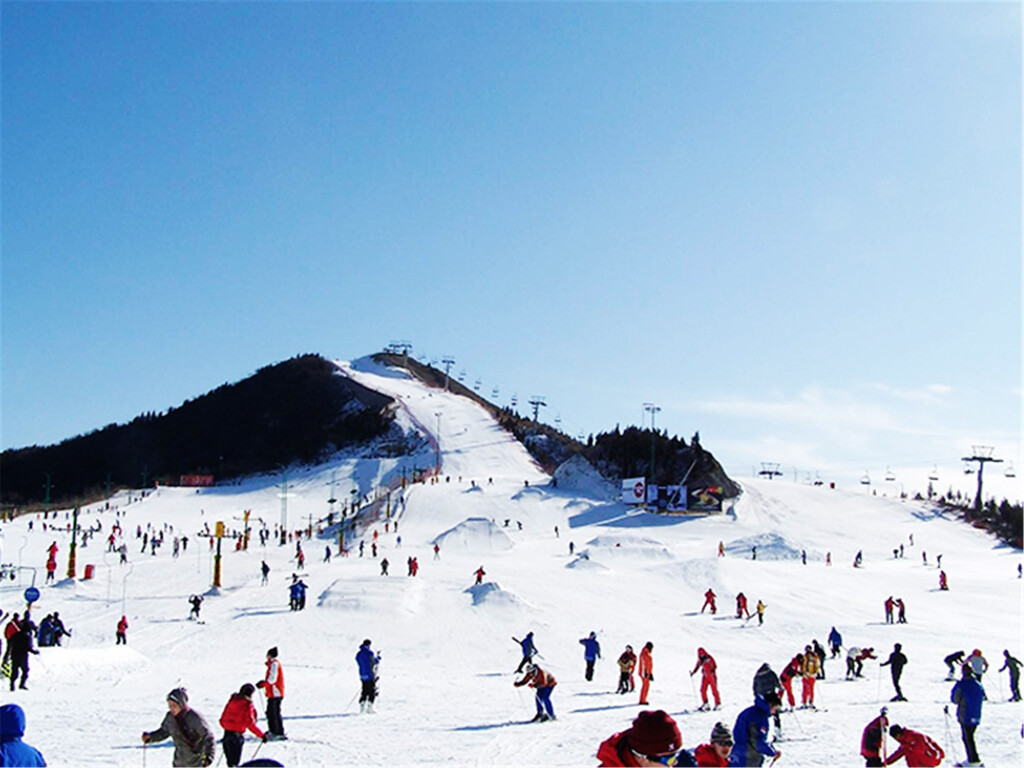 东北亚滑雪场1日游包含往返车费,景区门票,戏雪,导游服务