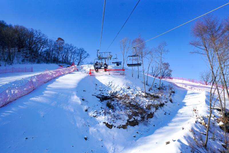 云山滑雪场位于花溪沐国际温泉旅游度假区