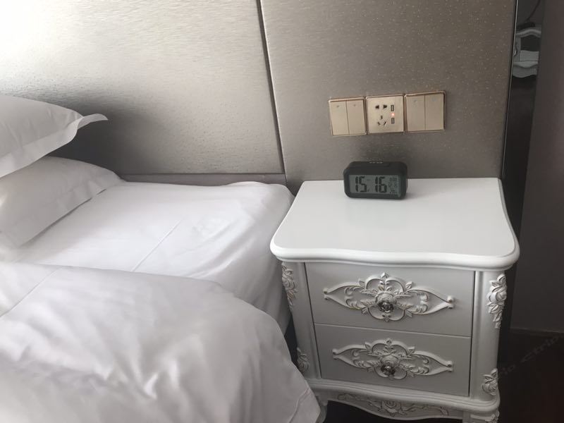 hotelPic