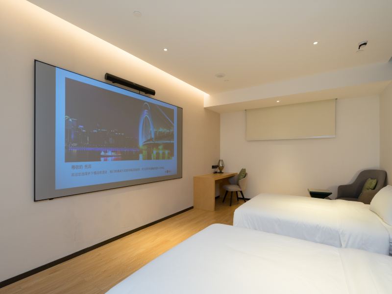 hotelPic