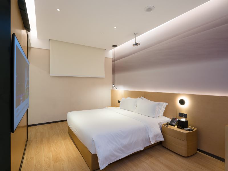 hotelPic
