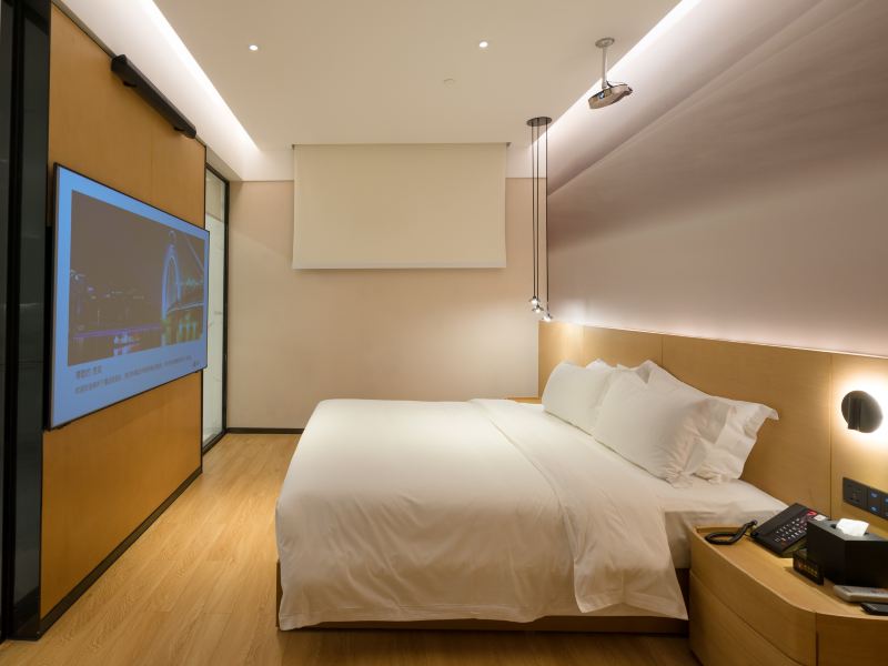 hotelPic
