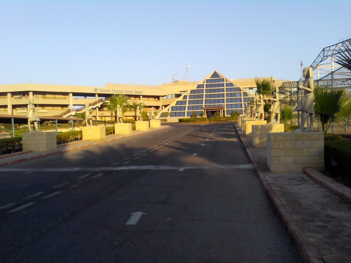 着风,来到古老神奇的埃及,又去往金光四射的迪拜