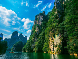 報(bào)團(tuán)去湖南張家界多少錢_湖南張家界跟團(tuán)還是自由行_以往國慶湖南張家界游價(jià)格
