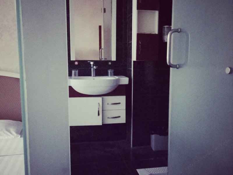 hotelPic