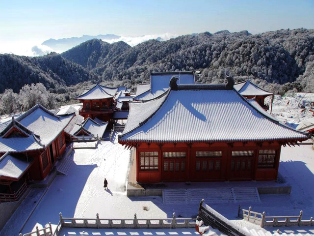 南川金佛山-金佛寺-天星小镇1日游>含价值80元交通索道,20元景区交通