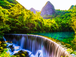 貴州黃果樹組團(tuán)旅游_貴州黃果樹旅游花多少錢_貴州黃果樹最佳旅游路線