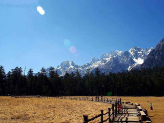 云南香格里拉游跟團(tuán)多少錢_云南香格里拉旅游價(jià)格_2021去云南香格里拉跟團(tuán)多少錢