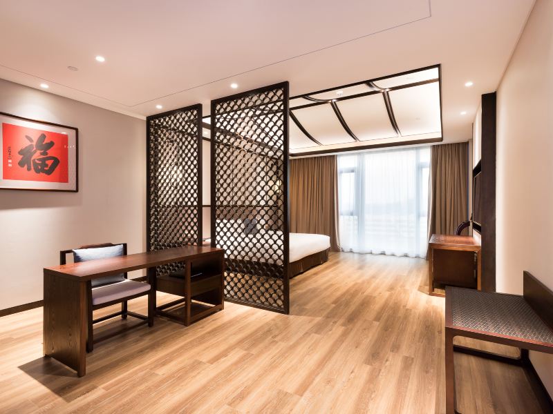 hotelPic