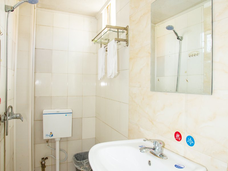 hotelPic