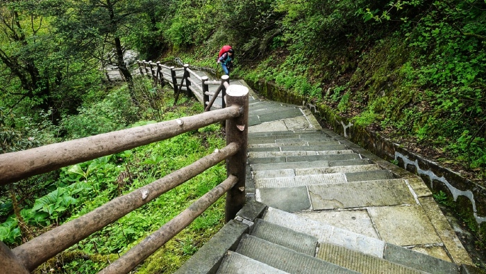 女生一个人去峨眉山徒步安全吗,要注意什么