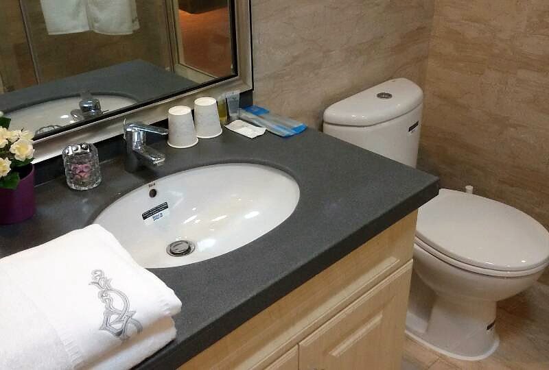 hotelPic
