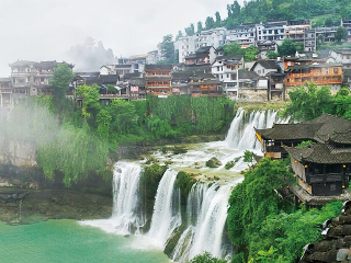 张家界2人旅游需要多少钱_公司去张家界旅游_张家界旅行社