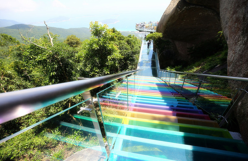 羡慕抖音10万 ?三亚大佛全海景 玻璃栈道"出道",快去打卡