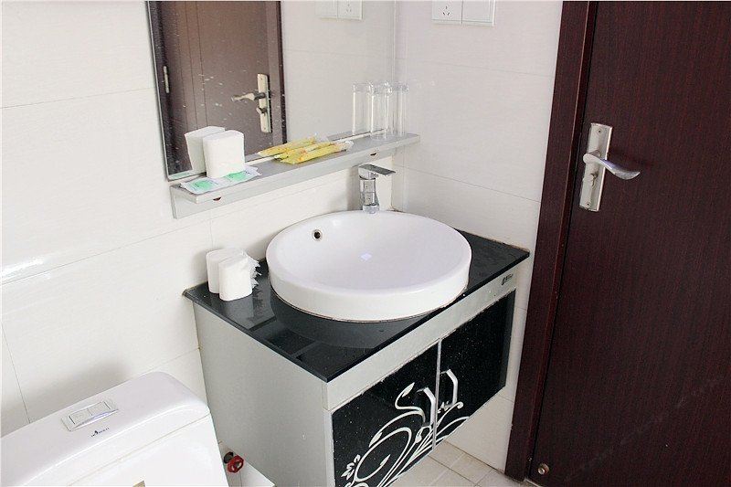 hotelPic