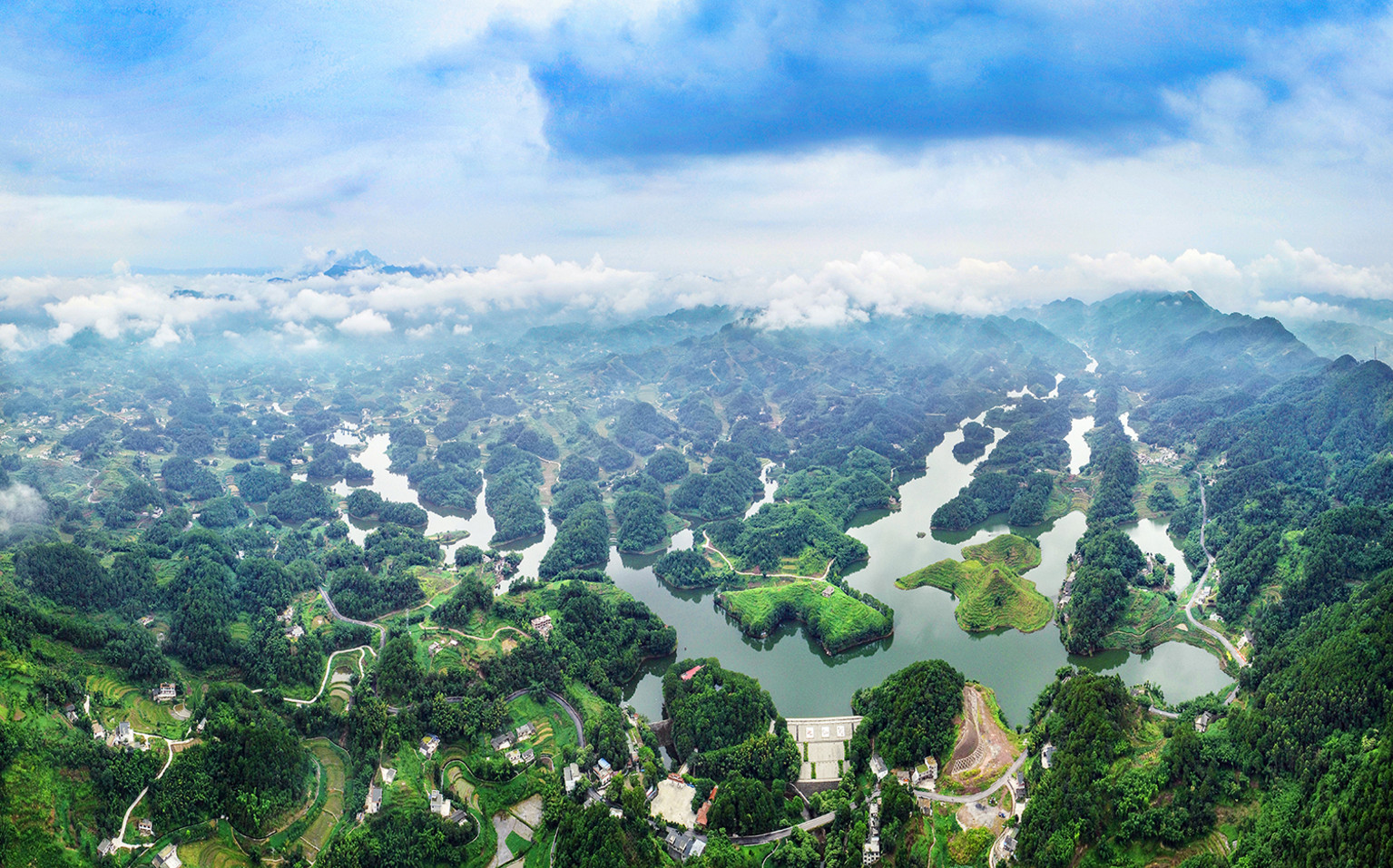 航拍四川高县七仙湖绿水青山惹人醉