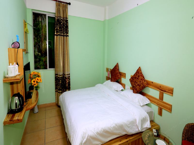 hotelPic