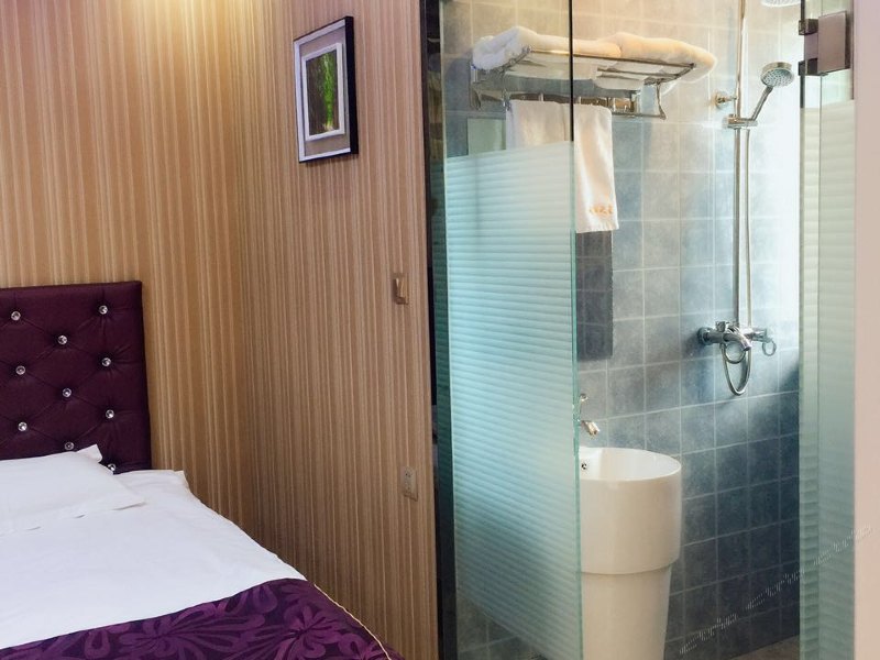 hotelPic