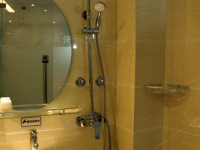 hotelPic
