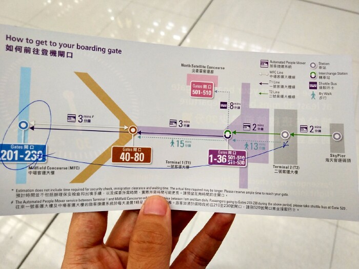 香港机场办理登机手续柜台位于机场t2站台的p行.